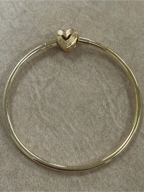 Pandora Gold Heart Clasp Bangle Bracelet - Shiny Gold Finish new no box